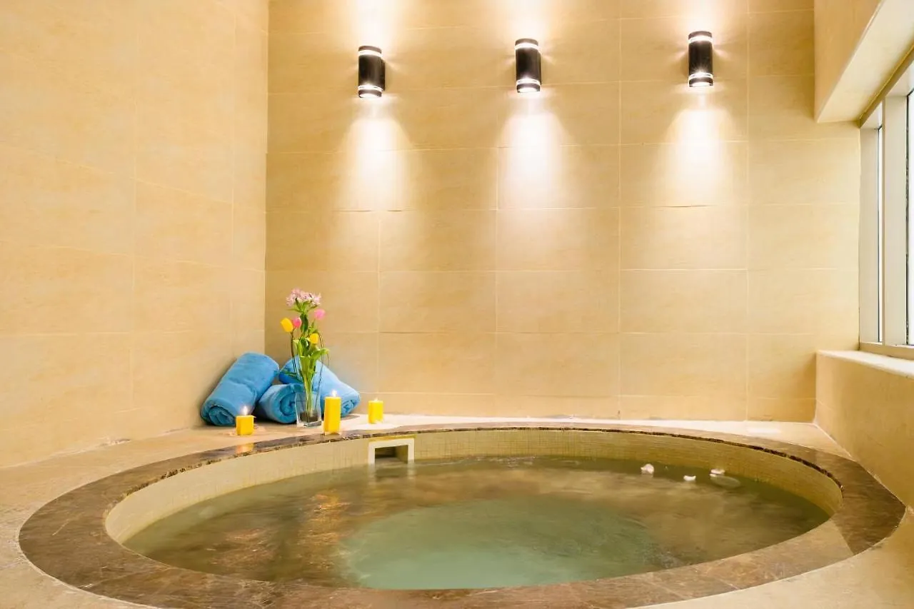 Crystal Plaza Al Majaz Hotel Şarja