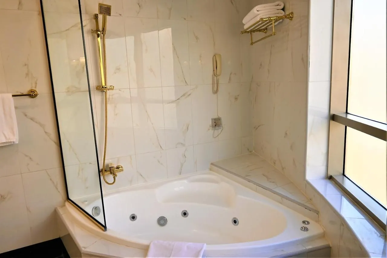 Crystal Plaza Al Majaz Hotel Şarja