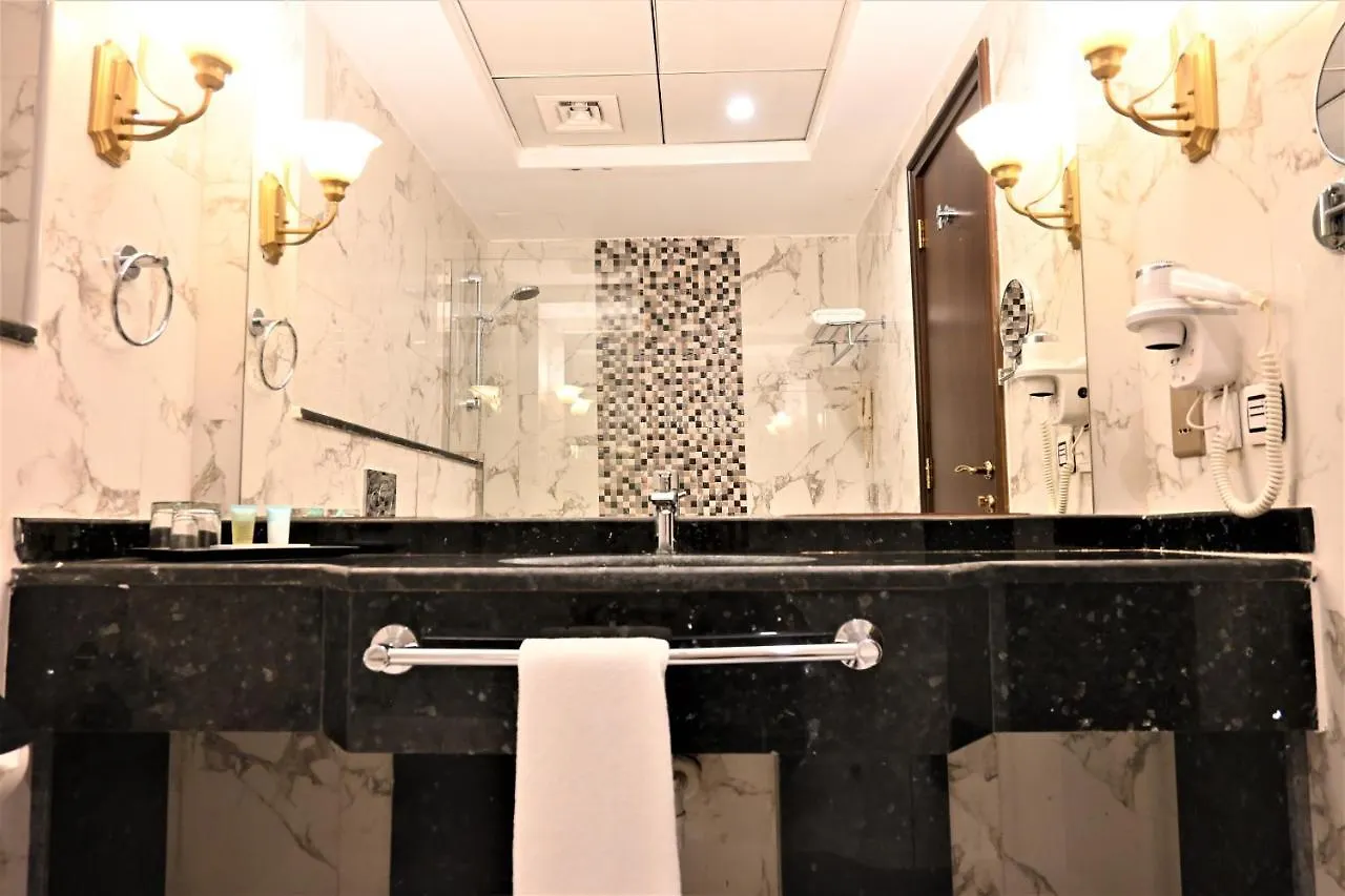 Crystal Plaza Al Majaz Hotel Şarja 4*,